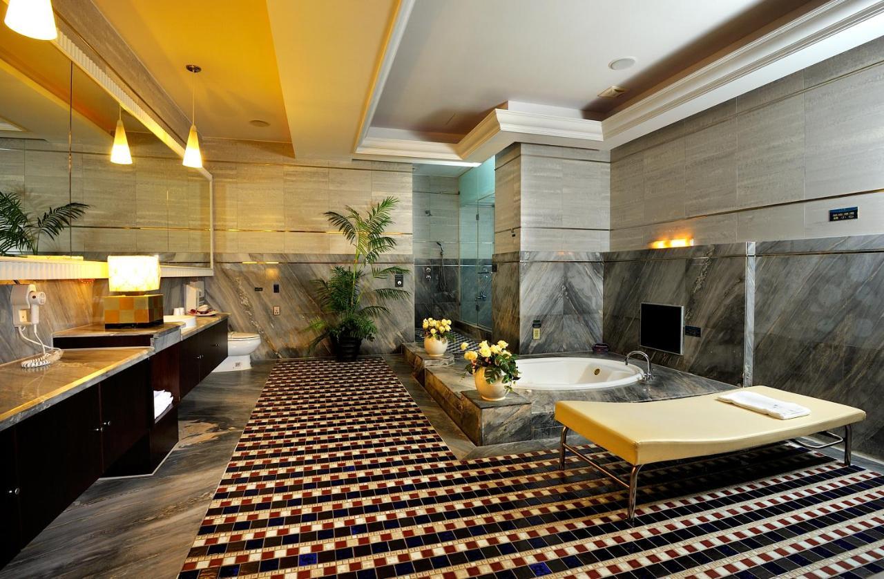 Jing Hwa Motel Tainan Exterior photo